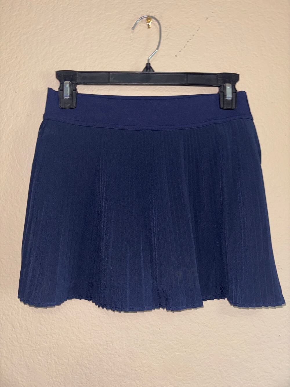 Aritzia GOLDEN pleated tennis skort